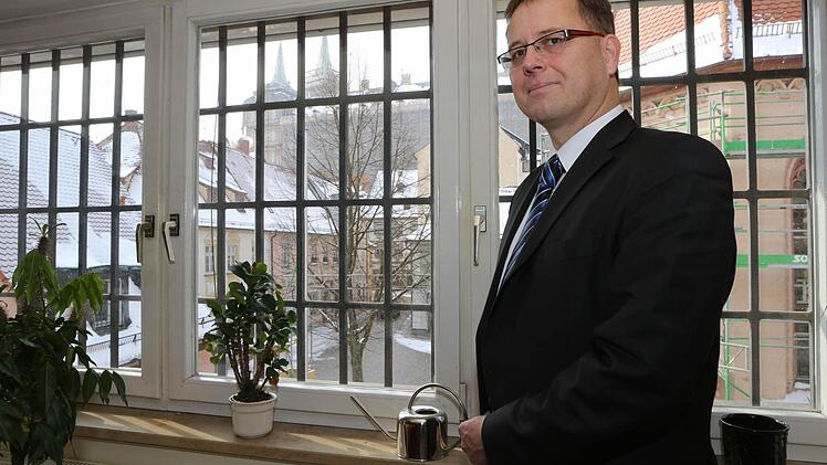 Auch die Bürofester von JVA-Chef Thomas Vogt sind vergittert - was ihm, wie er sagt, gar nicht mehr auffällt.