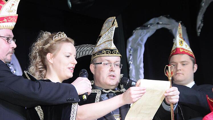 Das Prinzenpaar bei der Begrüßung.  Foto: Jürgen Gärtner