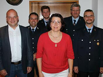 Bei der Hauptversammlung des Feuerwehrvereins Brünn: Bürgermeister Michael  Kastl, Kreisbrandmeister Andreas Klopf, der stellvertretende Vorsitzende  des Vereins Fabian Seuberling, die Vorsitzende Lioara Ehry, der  stellvertretende Kommandant Erwin Seuberling und Kommandant Christian  Pfennig.