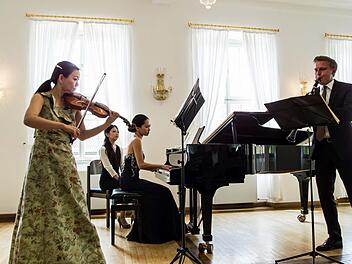 Megumi Ikeda, Kyoko Frank und Philipp Grzondziel (von links) gastierten im "Haus des Gastes". Foto: Jochen Berger