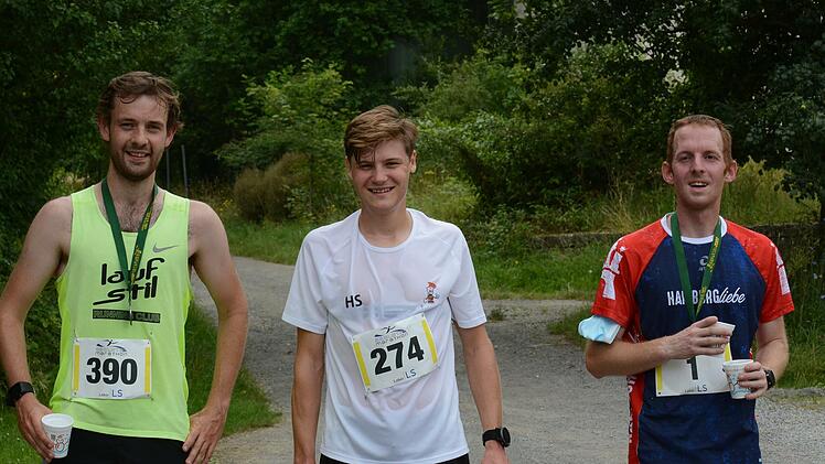 Die schnellsten Läufer auf der 10-Kilometer-Strecke mit (von links) Rene Amtmann (2.), Hannes Spahn (1.) und Florian Lochhaas (3.). Foto: ssp