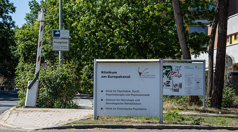 Warum kam der Ansbacher Amokläufer an einen Reisepass? Stadt Erlangen und Innenministerium äußern sich