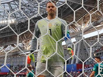 Die Südkoreaner haben Manuel Neuer & Co. ein dickes Ei ins Nest gelegt. Am historischen WM-K.o. wird der deutsche Fußball jedenfalls einige Zeit zu knabbern haben.  Foto: Frank Augstein/dpa
