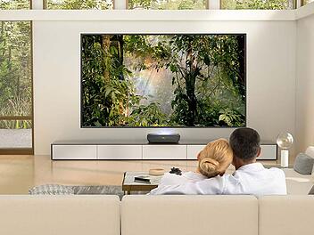 Laser-TVs mit 100 Zoll im Test: Diese 5 Geräte schneiden am besten ab