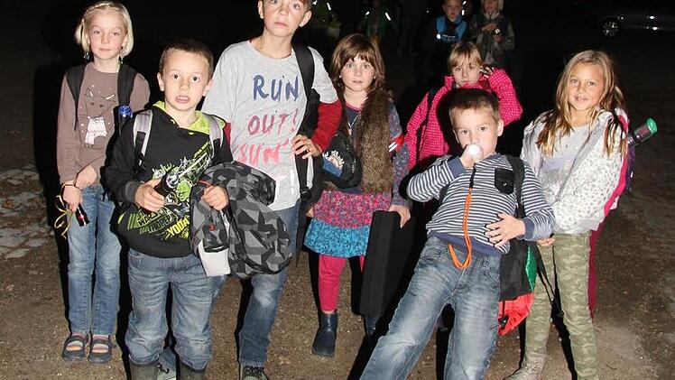 Zwischen den Lesestationen dürfen die Kinder die Burg erkunden.