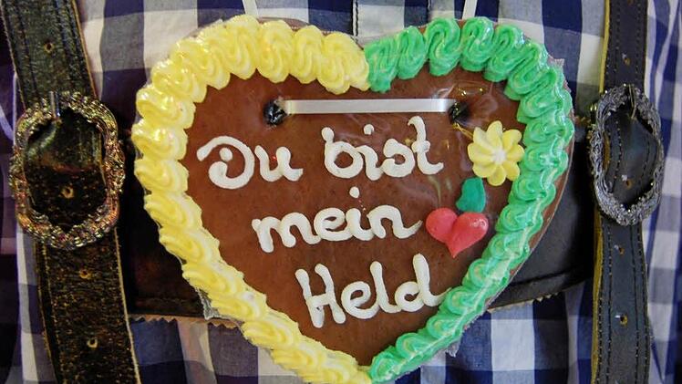 Erster Abend in der Oktoberfest-Hüttn.  Foto: Sigismund von Dobschütz