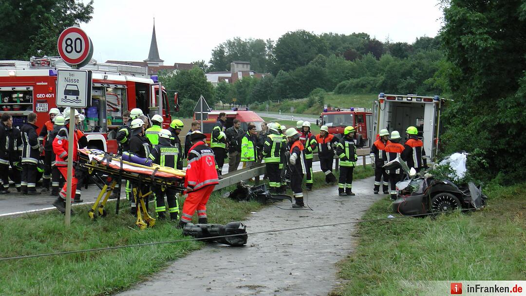 Fahrzeug bei Unfall in Frankenwinheim komplett zerstört