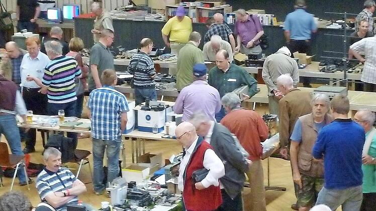 Die Resonanz war auf den beiden ersten Elektronik-Flohm&auml;rkten in Tettau sehr gro&szlig;. Foto: Archiv, Michael Multerer