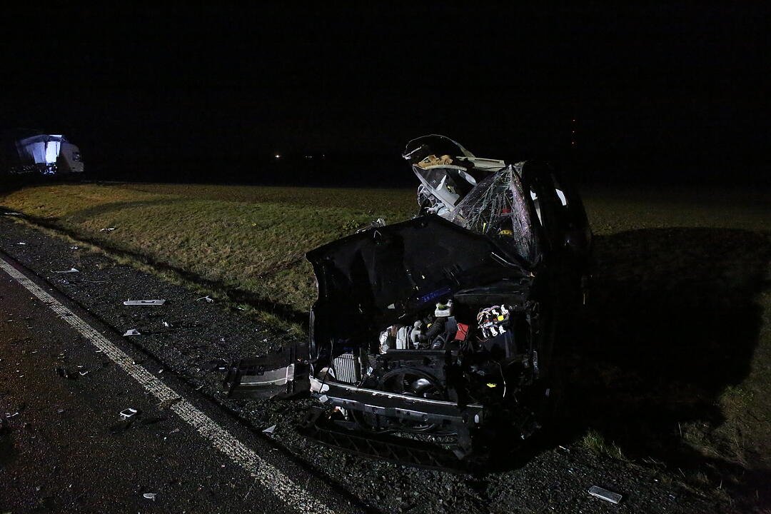 Kreis Kronach: Frontalzusammenstoß mit Lkw - Mutter und zwei Kinder teils schwer verletzt