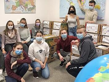 Die Hofheimer Realschüler bereiten Weihnachtsfreude.  Foto: Christian Hauck