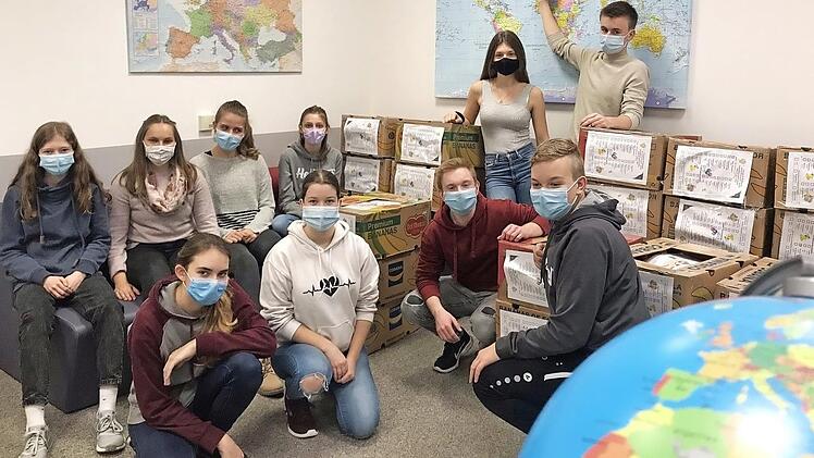 Die Hofheimer Realschüler bereiten Weihnachtsfreude.  Foto: Christian Hauck