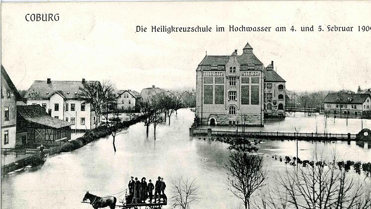 Als die Coburger Heiligkreuzschule von Wasser eingeschlossen war: Das Bild zeigt die dramatische Flutkatastrophe  vom Februar 1909.
