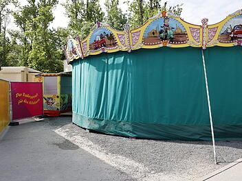 Neustadt an der Aisch: Kind st&uuml;rzt in fahrendem Karussell - lebensgef&auml;hrlich verletzt