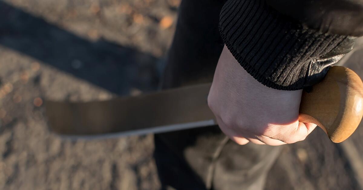 Oberpfalz: Mann zieht Machete und verletzt Kontrahenten - Streit eskaliert