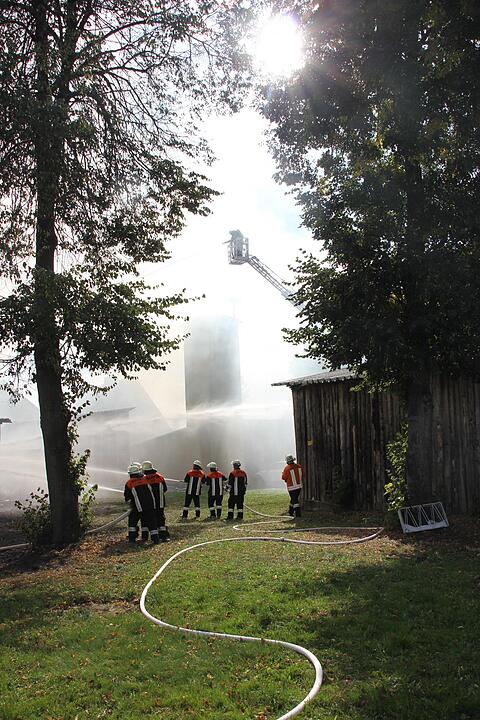 Lagerhalle in Au brennt