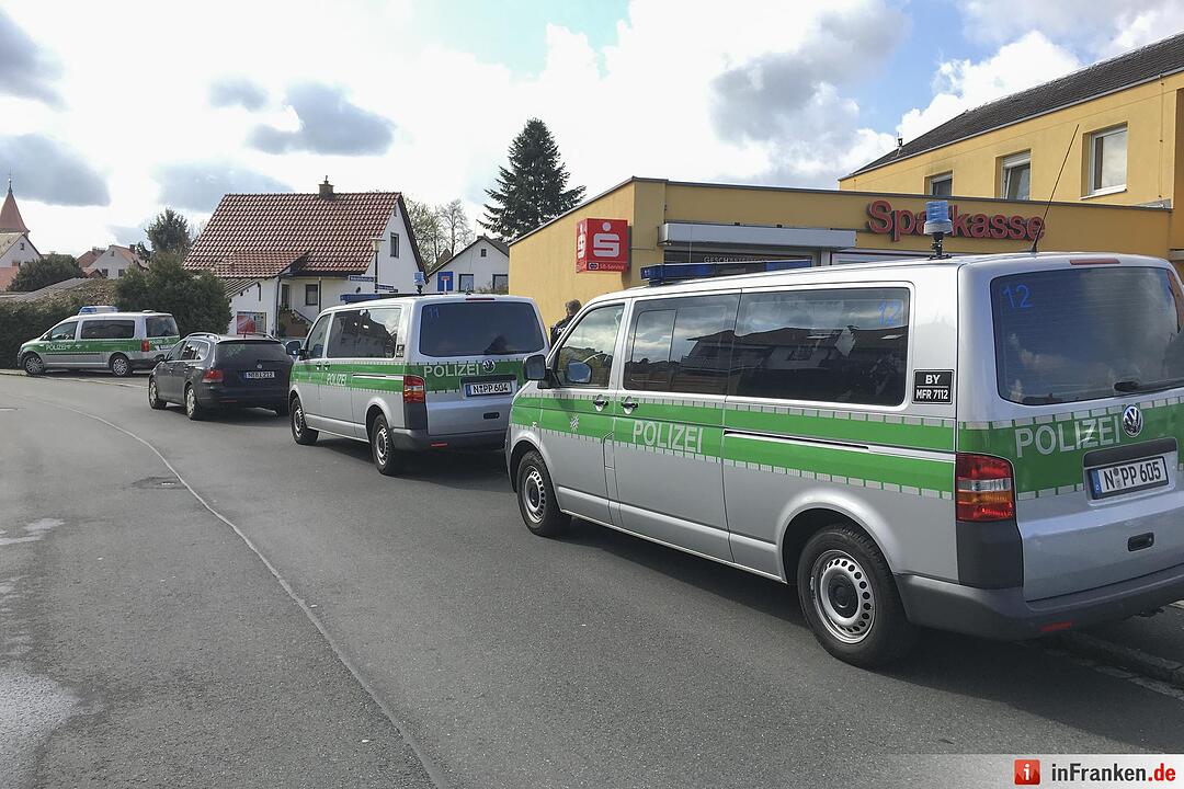 Erste Bilder: Bankfiliale in Kornburg ueberfallen