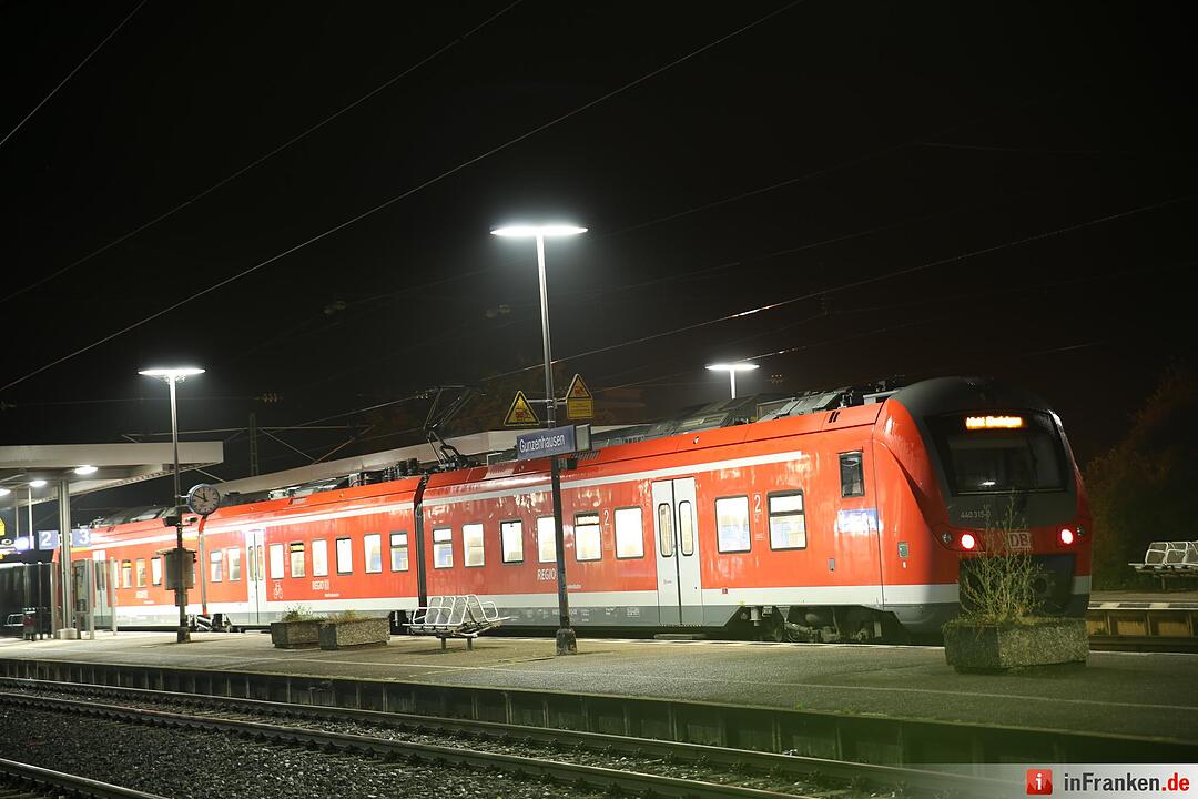 Herrenloser Koffer im Zug gefunden - Bombenraeumkommando gibt Entwarnung