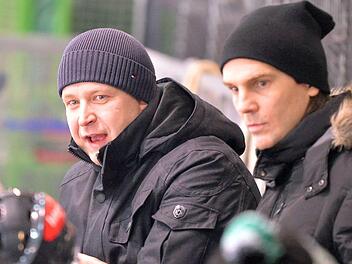 Daniel Sikorski (li.), der seit knapp einer Woche im Tande mit Petr Kasik (nicht im Bild) Trainer des Höchstadter EC ist, kassierte am Debüt-Wochenende je eine respektable und eine bittere 5:7-Pleite. Foto: Picturedreams