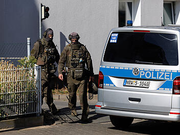 Polizei erschie&szlig;t Mann mit Waffe in Bielefeld