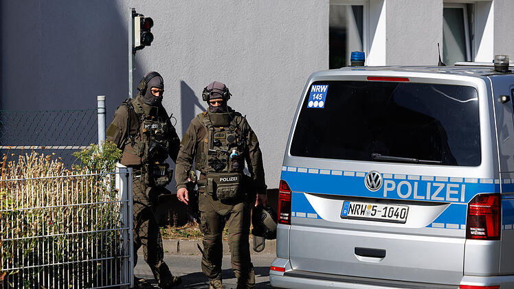 Polizei erschie&szlig;t Mann mit Waffe in Bielefeld