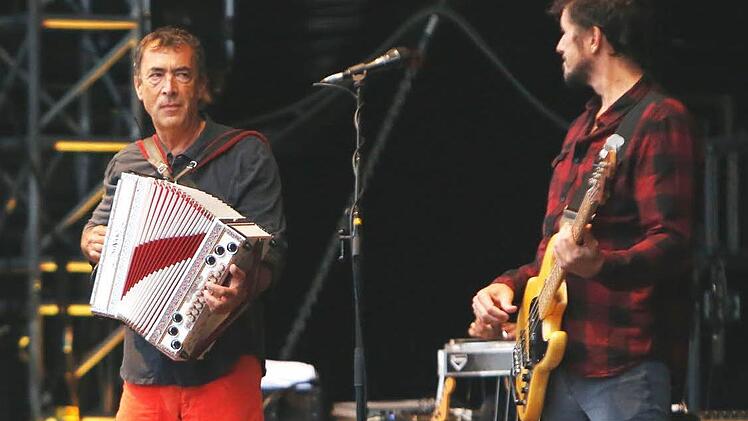 Bildausriss vom Coburger Konzert von Hubert von Goisern  Foto: Matthias Hoch