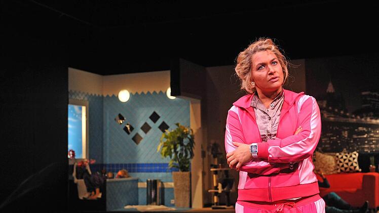 Turbulenter Theater-Spaß: Szene aus "Bin nebenan" von Ingrid Lausund in der Coburger ReithalleFoto: Andrea Kremper