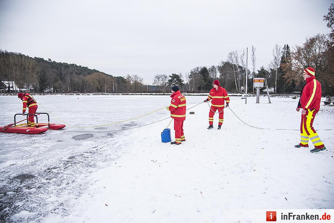 Eislaufverbot auf Dechsendorfer Weiher - DLRG-Kräfte sind vor Ort