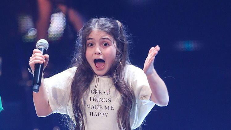 Die 10-j&auml;hrige Kandidatin Anisa gewinnt die Sat.1-Castingshow &laquo;The Voice Kids&raquo;. Foto: J&ouml;rg Carstensen/dpa