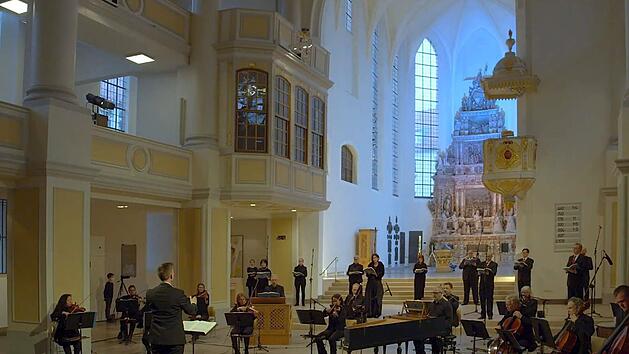 In der Coburger Morizkirche zeichnete das Landestheater Ausschnitte aus H&auml;ndels "Messias" auf - mit kleiner Besetzung und reichlich Abstand im leeren Gotteshaus.Screenshot Landestheater