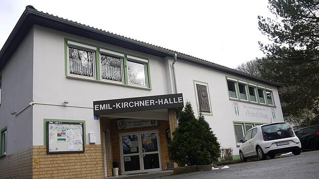 Die Emil-Kirchner-Halle soll im neuen Jahr saniert werden, unter anderem sind neue LED-Leuchten f&uuml;r die Decke geplant.