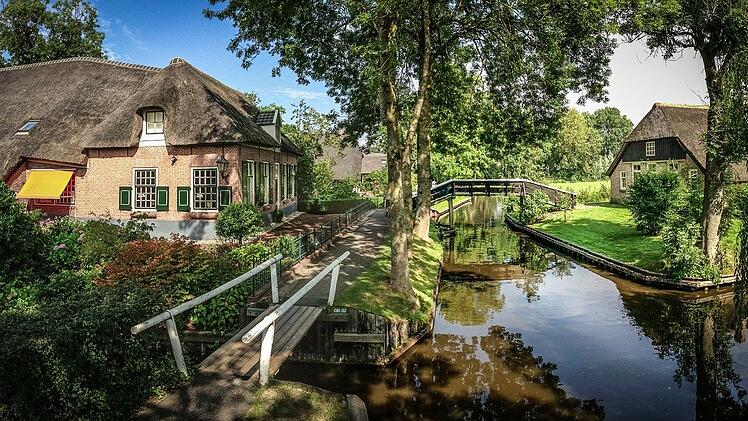 In Giethoorn scheint die Zeit stehen geblieben, oft wird das Städtchen auch als "Venedig des Nordens" bezeichnet.