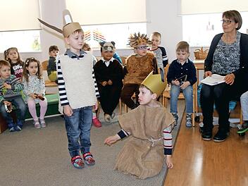 Die Kinder spielten das Märchen vom Kartoffelkönig.  Foto: gg