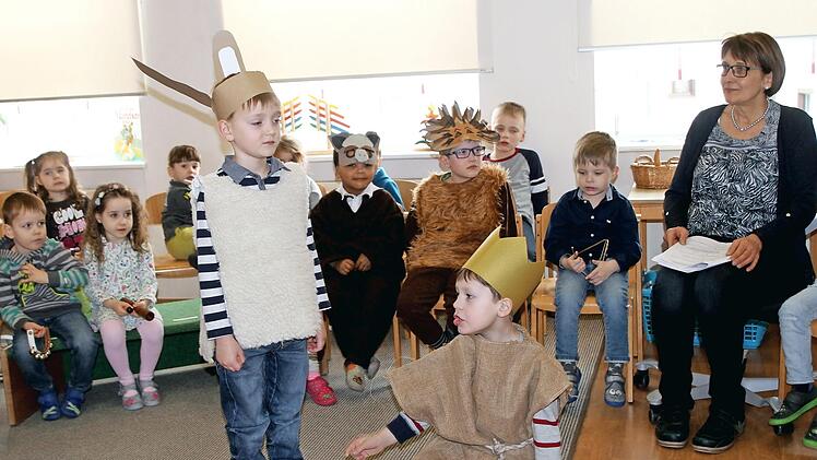 Die Kinder spielten das Märchen vom Kartoffelkönig.  Foto: gg