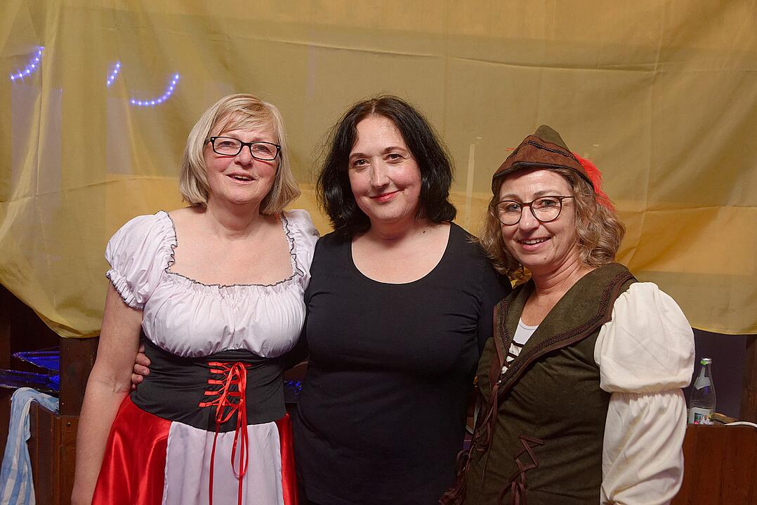Super Kostüme, Show, Sketche und Tanz in Hirschaid!