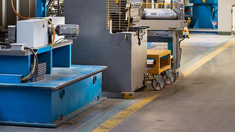 Fabrikhalle, Industrie, Produktion, Fertigung, Herstellung, Werk, Autozulieferer