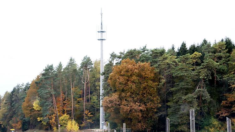 Ein großes Gesprächsthema im Weismainer Stadtrat war der Mobilfunkmast bei Fesselsdorf/Buckendorf: Kann Vodafone diesen nutzen oder soll in unmittelbarer Nähe ein weiterer Mobilfunkmast entstehen? Foto: Roland Dietz