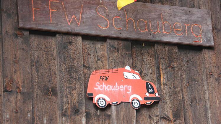 Gegen 16.30 Uhr kehrt die Feuerwehr Schauberg in ihr Feuerwehrgerätehaus zurück.