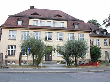 Die Staatliche Berufsfachschule für Flechtwerkgestaltung in Lichtenfels befindet sich in dem um 1920 erbauten, denkmalgeschützten Gebäude Kronacher Straße 32. Foto: R. Popp