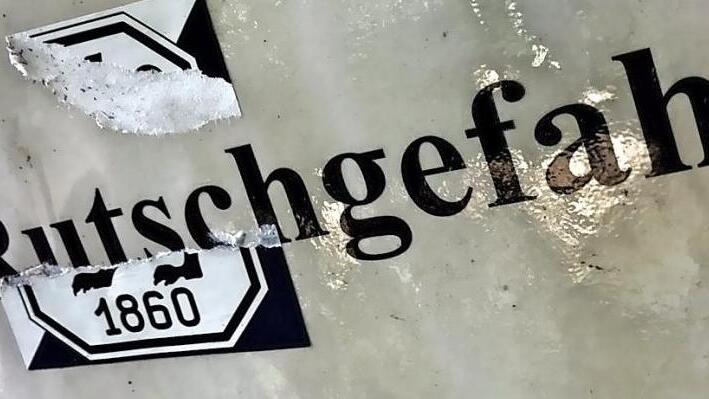 1860 und Rutschgefahr. Das lässt sich im Jahr 2017 sicher gut diskutieren.  Fotos: Michael Busch
