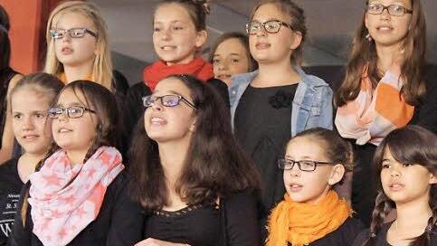 Der Unterstufenchor beim Sommerkonzert