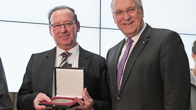 Strahlen um die Wette: Klaus Krappmann und Joachim Hermmann. Foto: Markus Häggberg