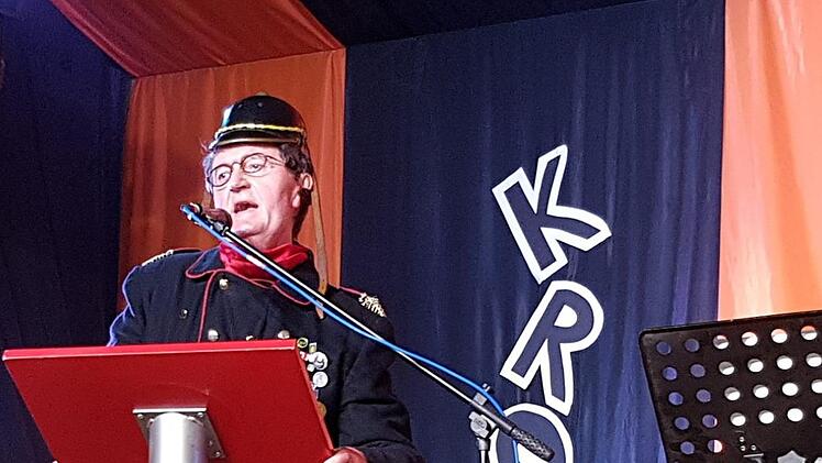 Beim Büttenabend dabei:   die "Altneuhäuser Feuerwehrkapelle mit ihrem Kommandanten Hans-Peter Laschka".Maria Löffler