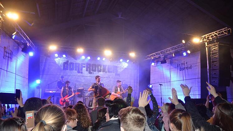 Die Dorfrocker brachten den Eichenbühler Hühnerstall erneut zum Beben und sorgten für einige Stunden für Hochstimmung mit Rock und Pop. Foto: Karl-Heinz Hofmann