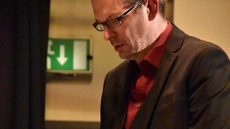 Bandleader Ralf Probst an den Percussions