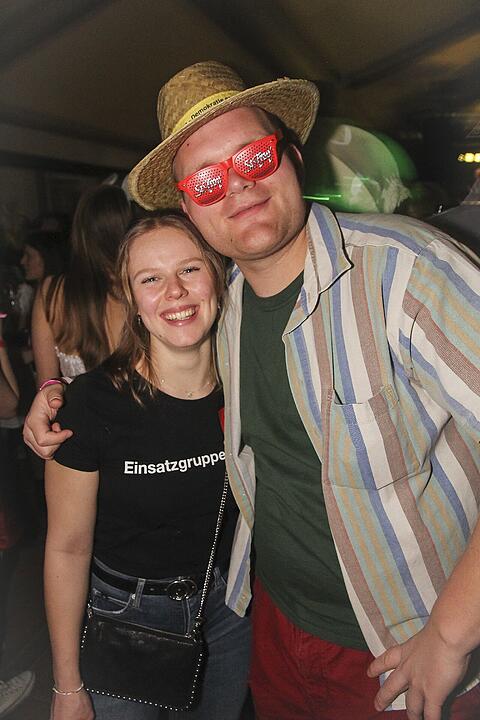 Super Stimmung beim Meeder Zeltfasching 2025!