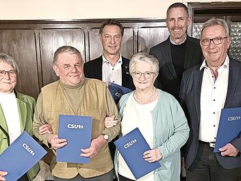 Geehrte CSU-Mitglieder (von links): Erika Amschler, Ehrenvorsitzender Georg Richter, Vorsitzender Jürgen Kieslich, Adelheid Lutz, Bürgermeister Martin Bernreuther, Reinhold Förtsch.