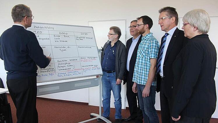 Interessierte erhielten einen Überblick über die Entwicklung der Hochschulbildung.  Foto: Veronika Schadeck