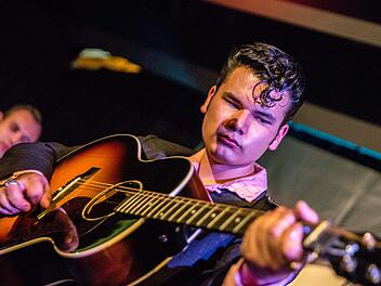 Der S&auml;nger und Gitarrist "Eddie" kam  mit seiner Band "The Scorpions" aus Los Angeles (USA) nach Ebelsbach. Ren&eacute; Ruprecht