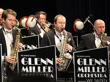 Die Musiker des Glenn Miller Orchestras spielten authentischen Sound. Foto: Sonny Adam