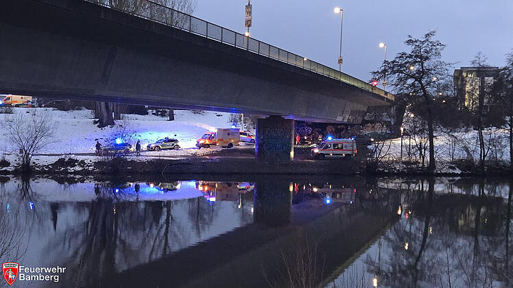 W&auml;hrend Feuer in Bamberger Wohnhaus: Mann aus Main-Donau-Kanal gerettet